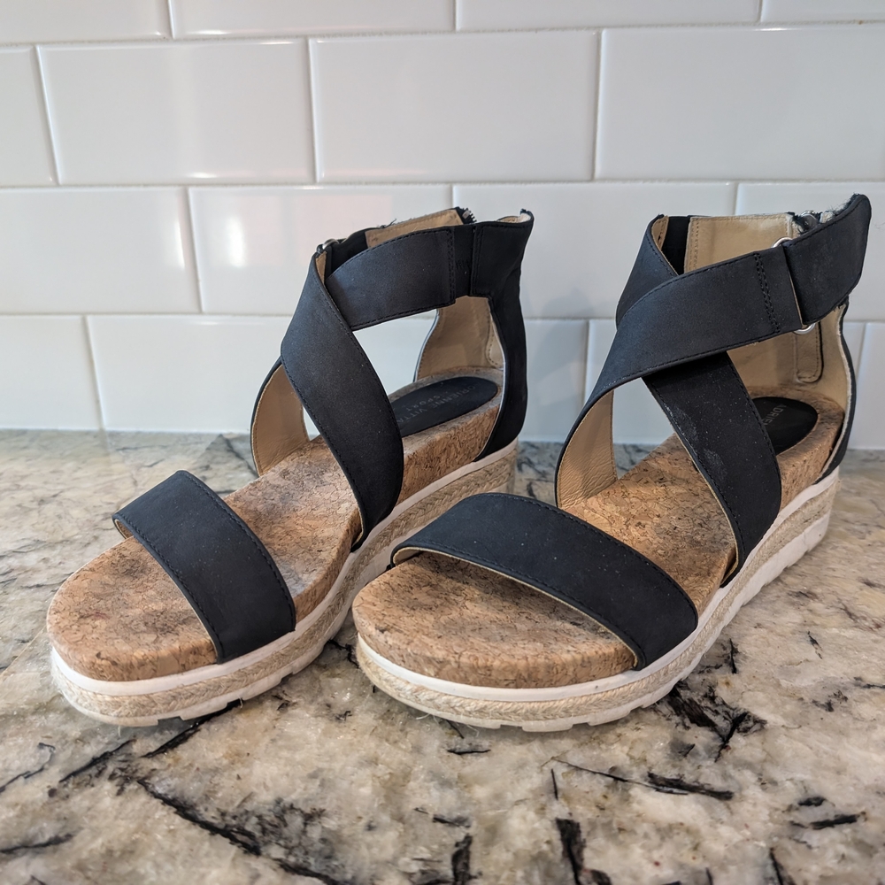 Adrienne Vittadini Black Wedge Sandals
